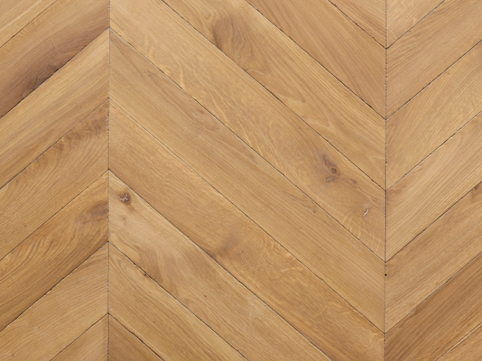 POINT DE HONGRIE MARTELÉ CHÊNE MASSIF TAVLINE - Oak parquet _ CarréSol Éditions